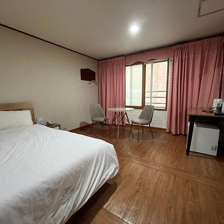 Oreum Motel Jeju Eksteriør bilde
