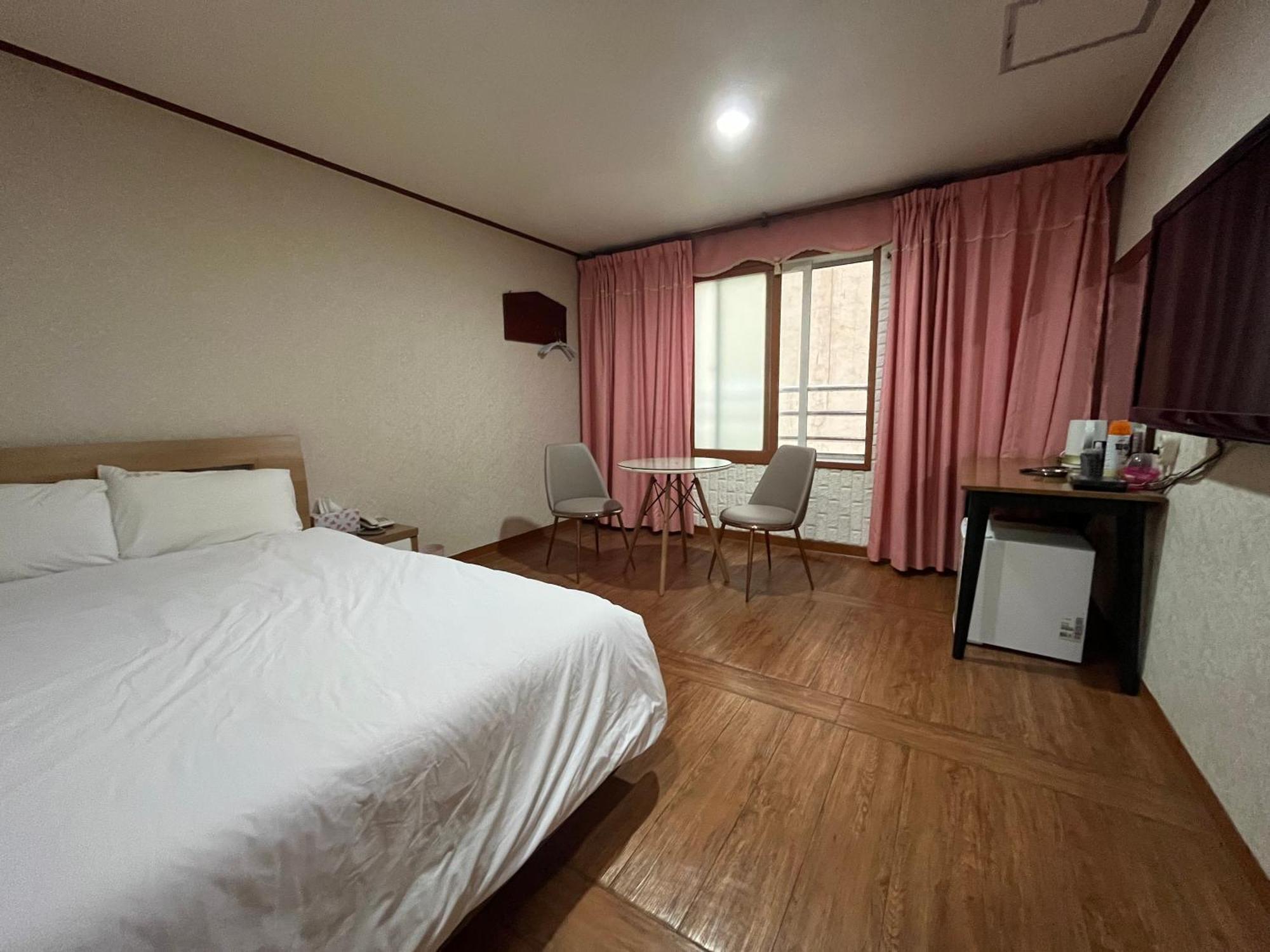 Oreum Motel Jeju Eksteriør bilde