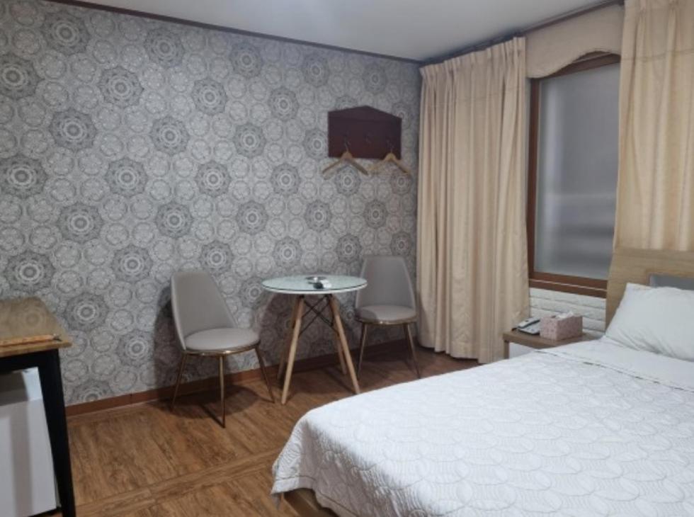 Oreum Motel Jeju Eksteriør bilde